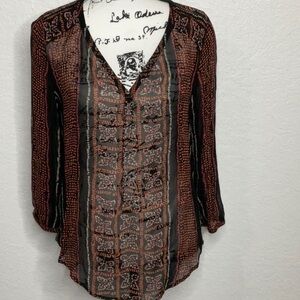 06- Lucky Brand EUC Black Multicolor Geometric Top, Size Medium, pit to Pit 19”